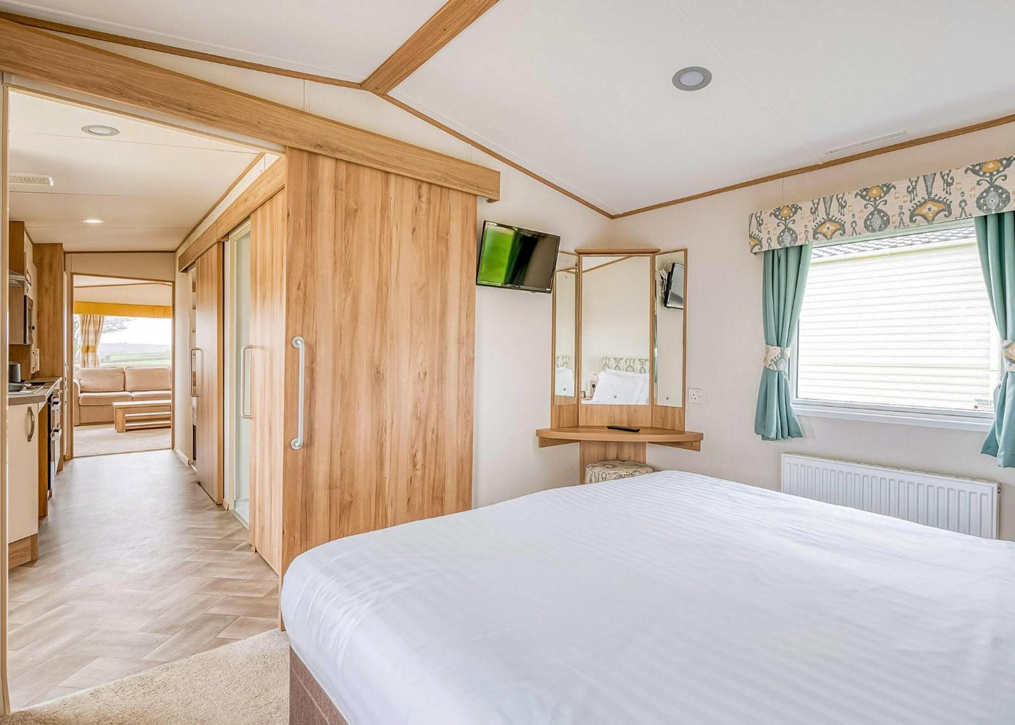 Meadow Lakes Holiday Park St Austell Ruang foto