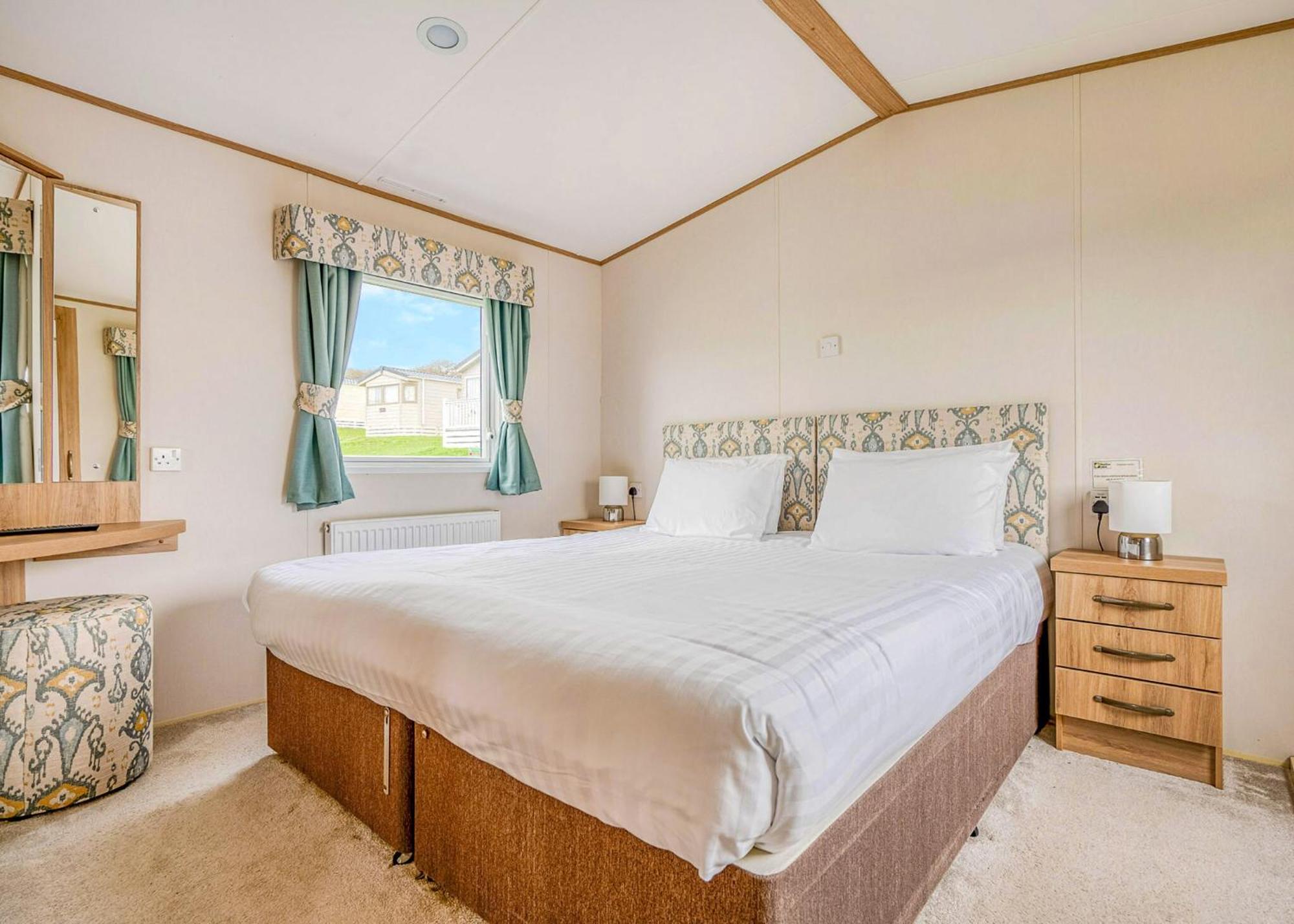 Meadow Lakes Holiday Park St Austell Ruang foto