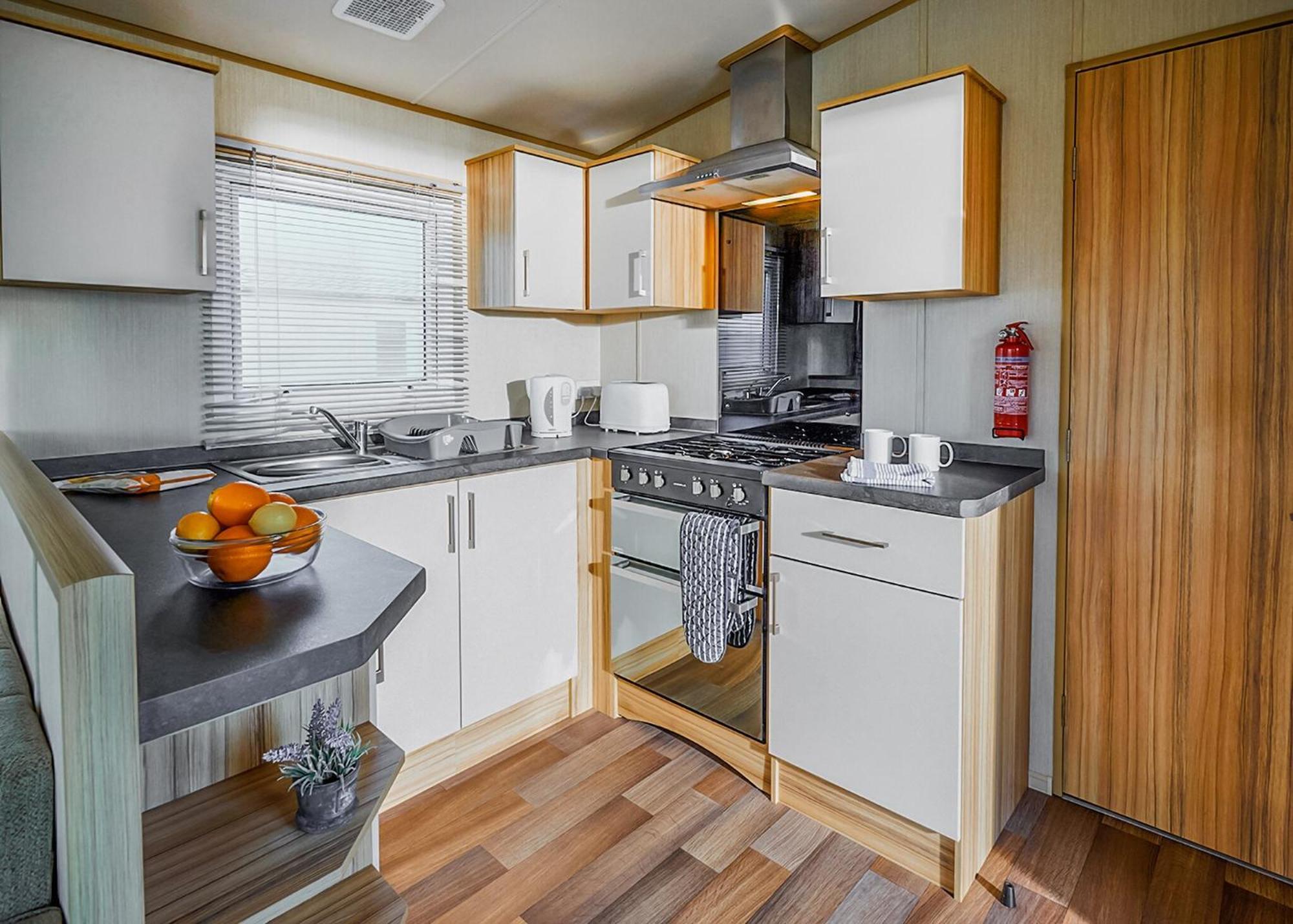 Meadow Lakes Holiday Park St Austell Ruang foto