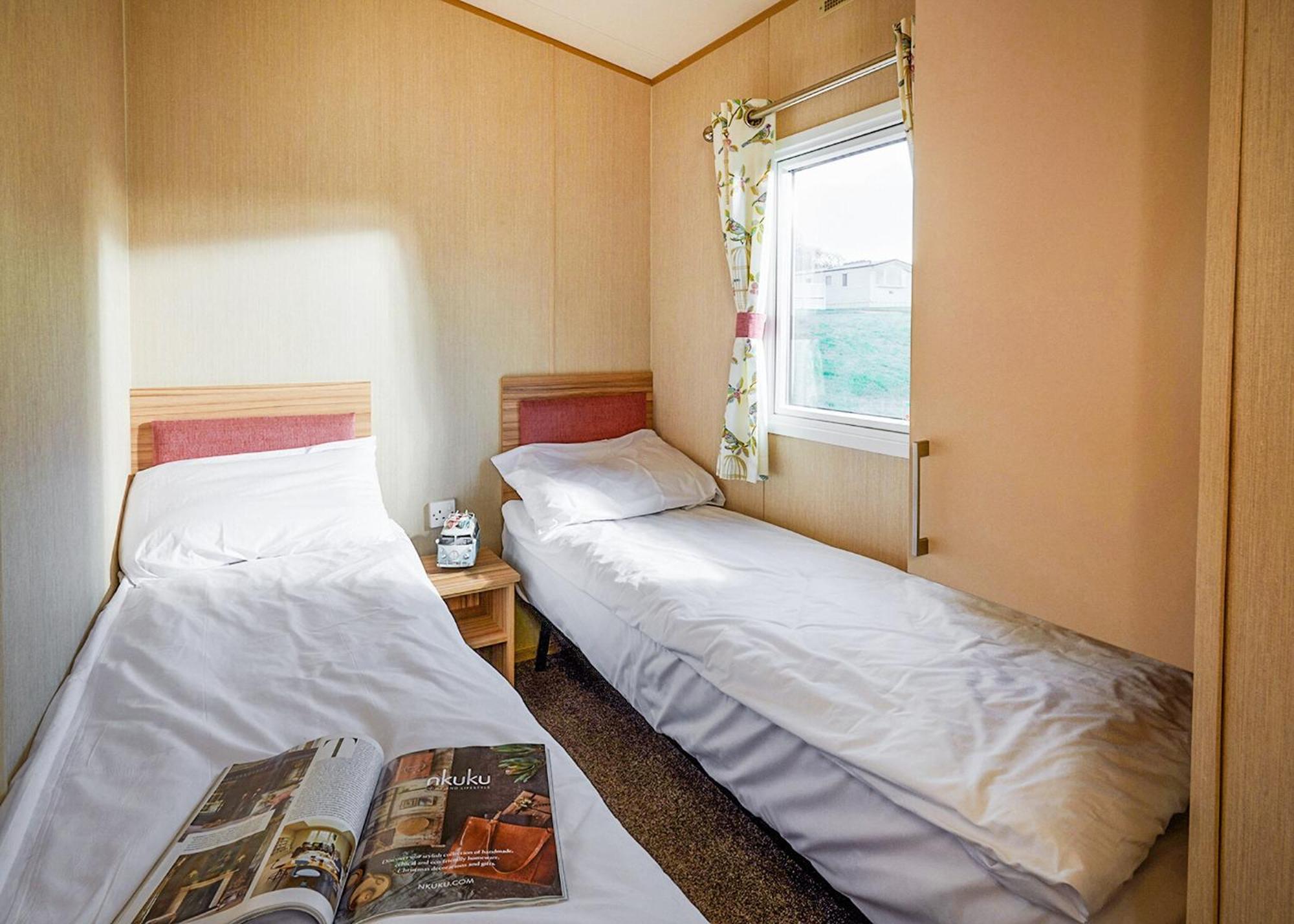 Meadow Lakes Holiday Park St Austell Ruang foto