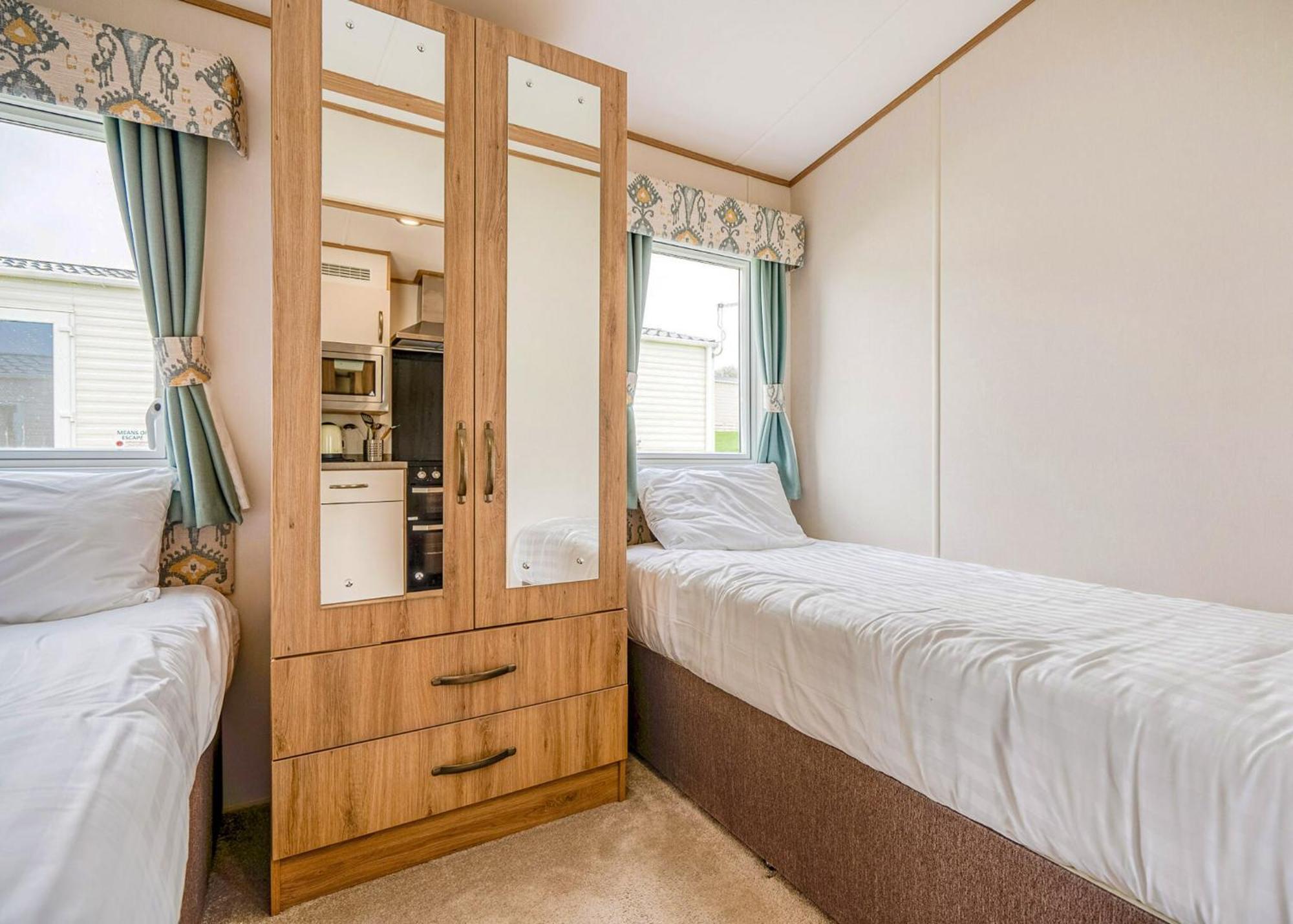 Meadow Lakes Holiday Park St Austell Ruang foto