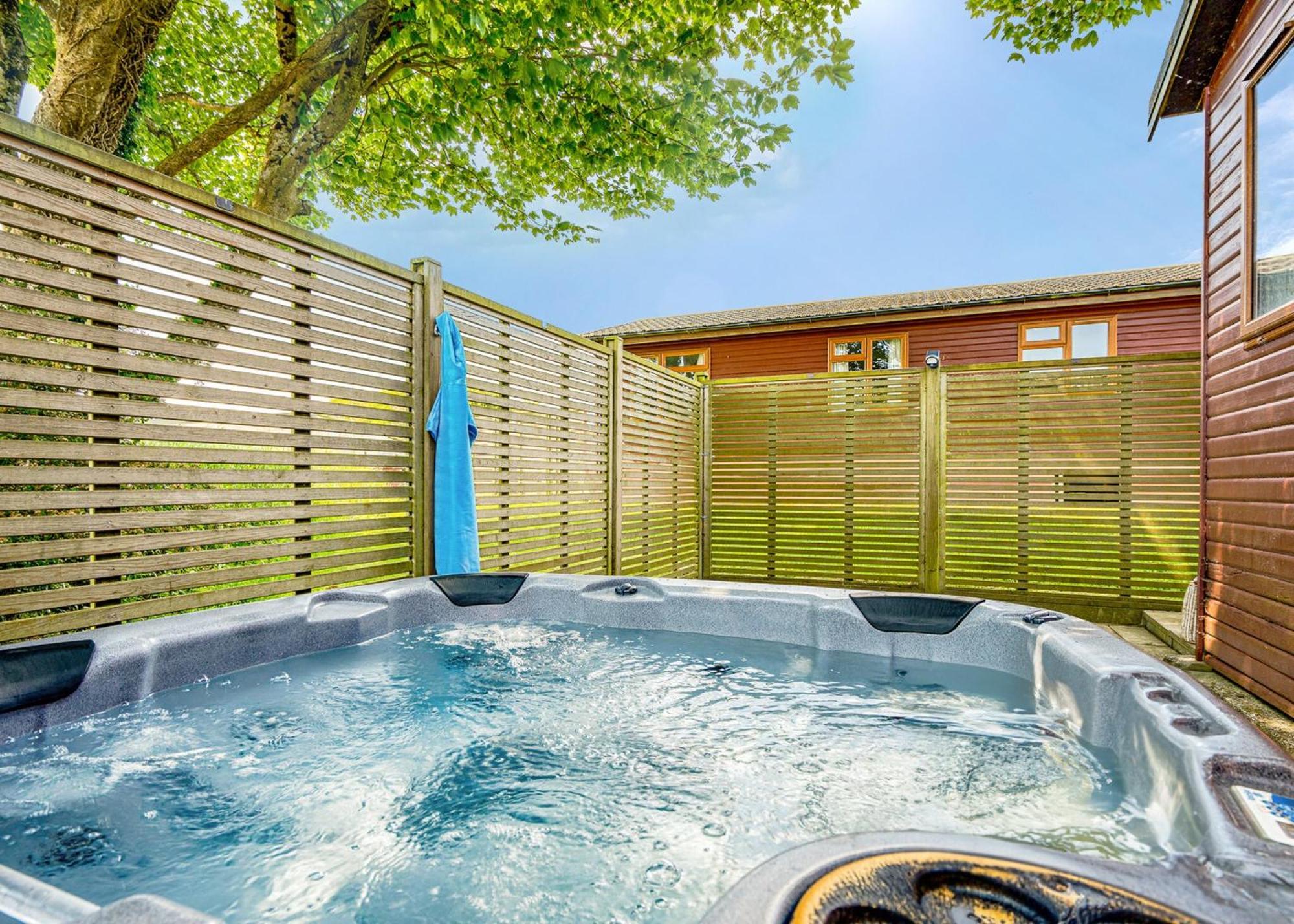 Meadow Lakes Holiday Park St Austell Bagian luar foto