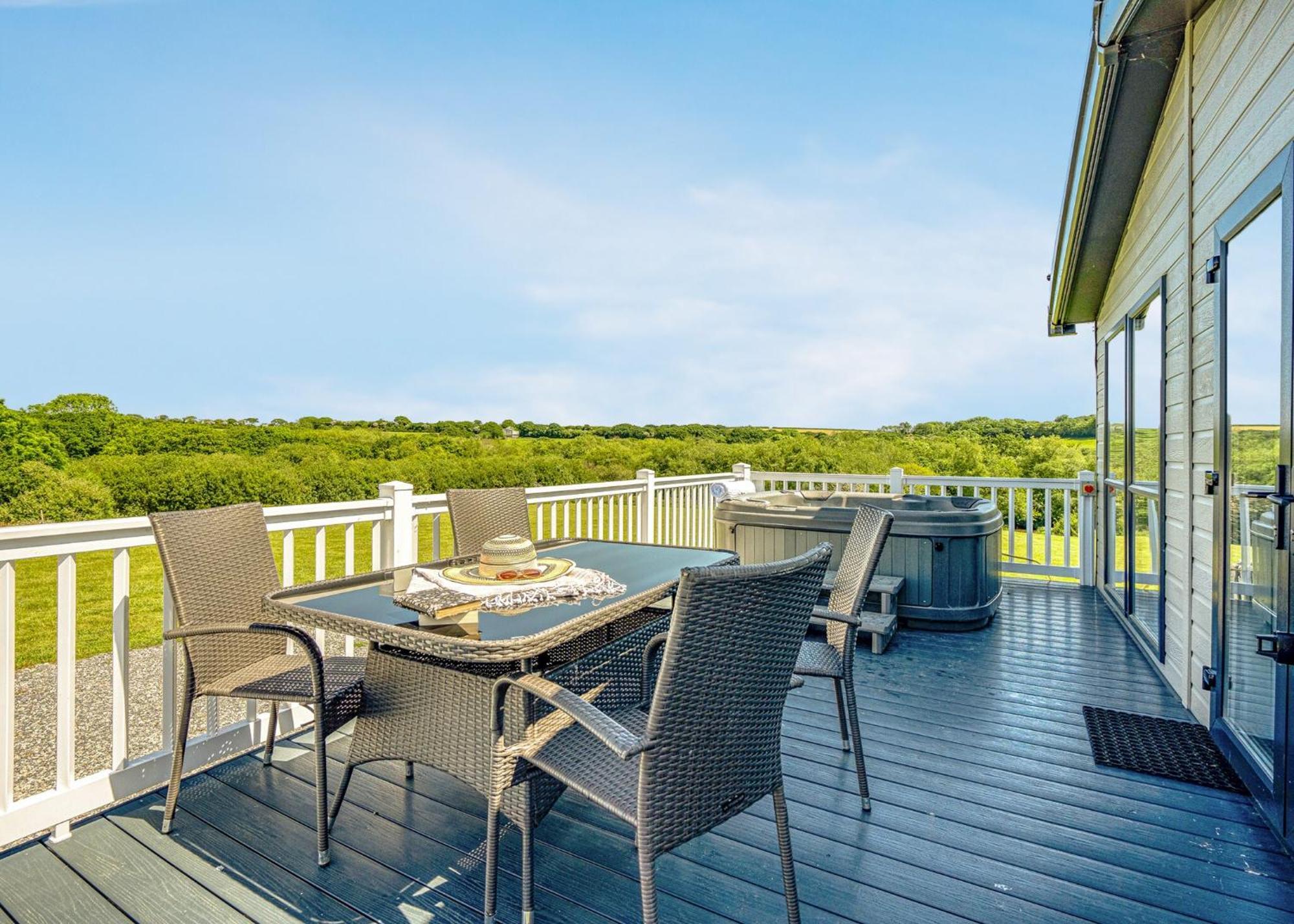 Meadow Lakes Holiday Park St Austell Bagian luar foto